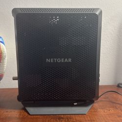 Modem AC1900 Model C6900 / Works With xfinity