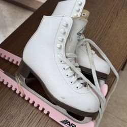 Girls White Ice Skates Size 1