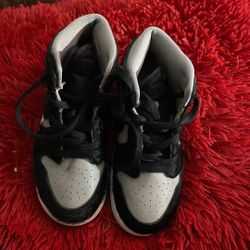 Toddler Jordan 1s 10C 