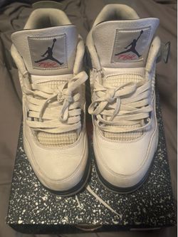 Used Jordan 4 Midnight Navy’s