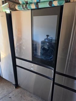LIKE NEW !! SAMSUNG STAINLESS STEEL  FAMILY HUB COUNTER DEPTH 4 DOOR SMART AI REFRIGERATOR WITH BEVERAGE CENTER