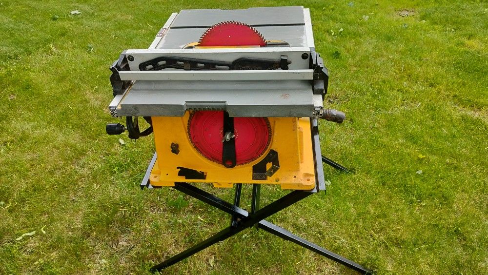 DEWALT 10" TABLE SAW