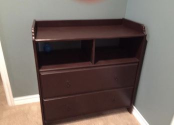 BROWN CLASSIC BABY CHANGING TABLE - $100 Newbury Park)