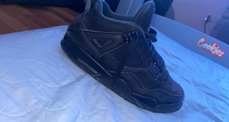 Black cat Jordan 4