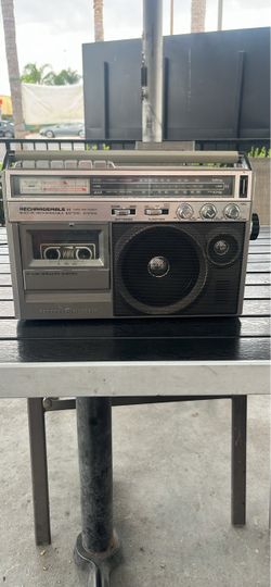 General Electric Vintage Boombox AM/FM Cassette Radio