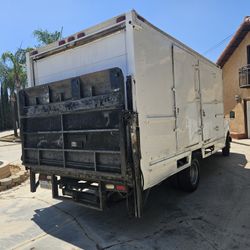 CHEVY/GMC BOX TRUCK,ELECTRIC LIFT GATE,CLEAN TITLE,PRIVATE PARTY SALE