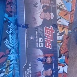 Topps 2025 & Absolute Football  2025 Trading Card Sets 