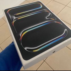 Ipadpro 13inch M5 ( I Have 2) 1000$ For 1 2000for2