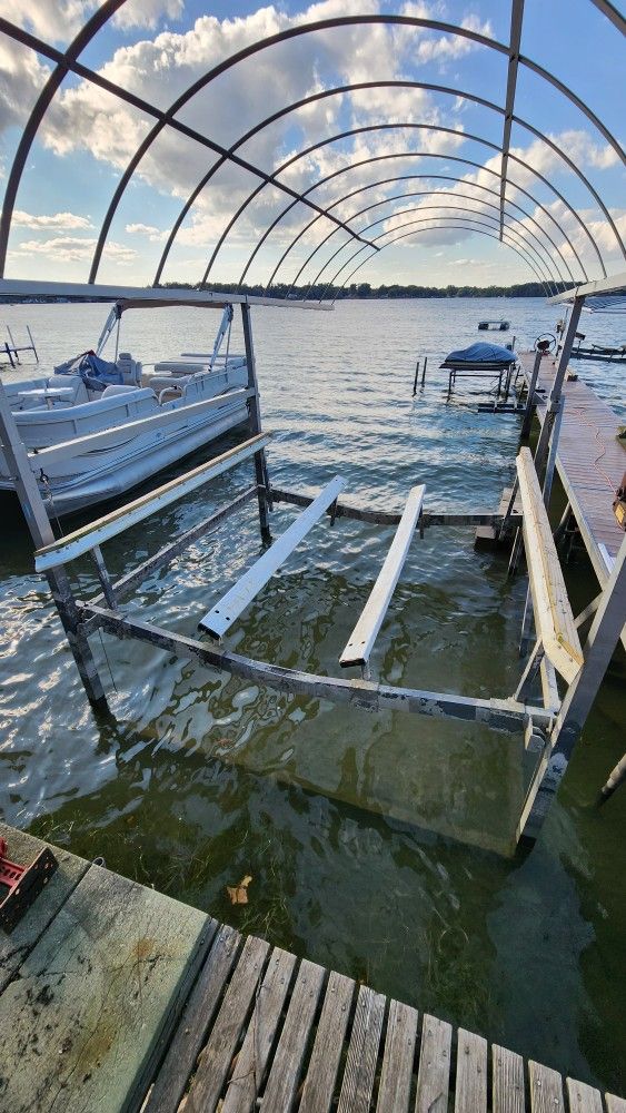 ShoreMaster 3,800lb Boat Lift with 110V motor