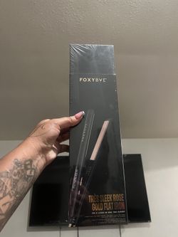 Foxy Bae Flat Iron