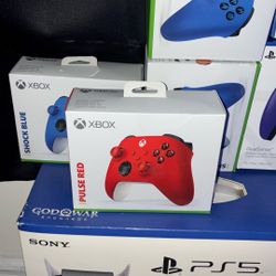 4 Xbox Controllers (Shock Blue) (Pulse Red)