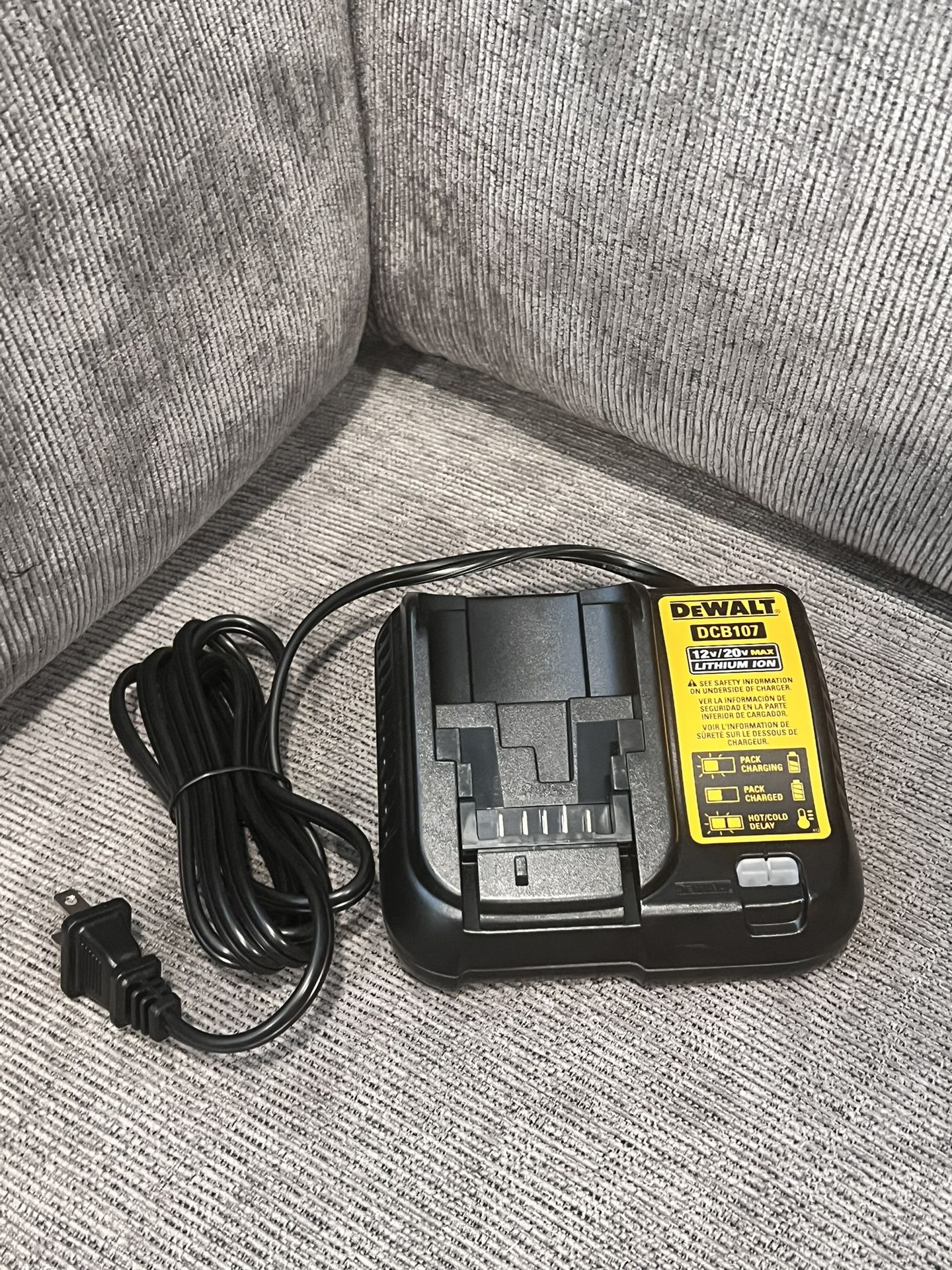 Dewalt Battery Charger DCB107 With 1 Or 2 Batteries (Brand New)