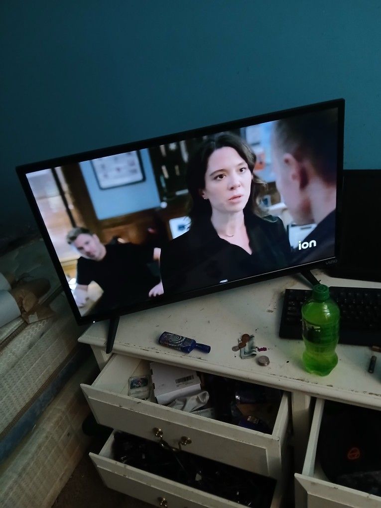 32 Inch Vizio Smart TV 