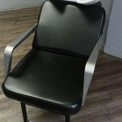 One SHAMPOO BOWL/CHAIR 