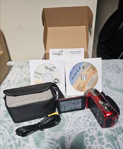BRAND NEW Red Omni 2 HD Digital Camcorder (20MP)