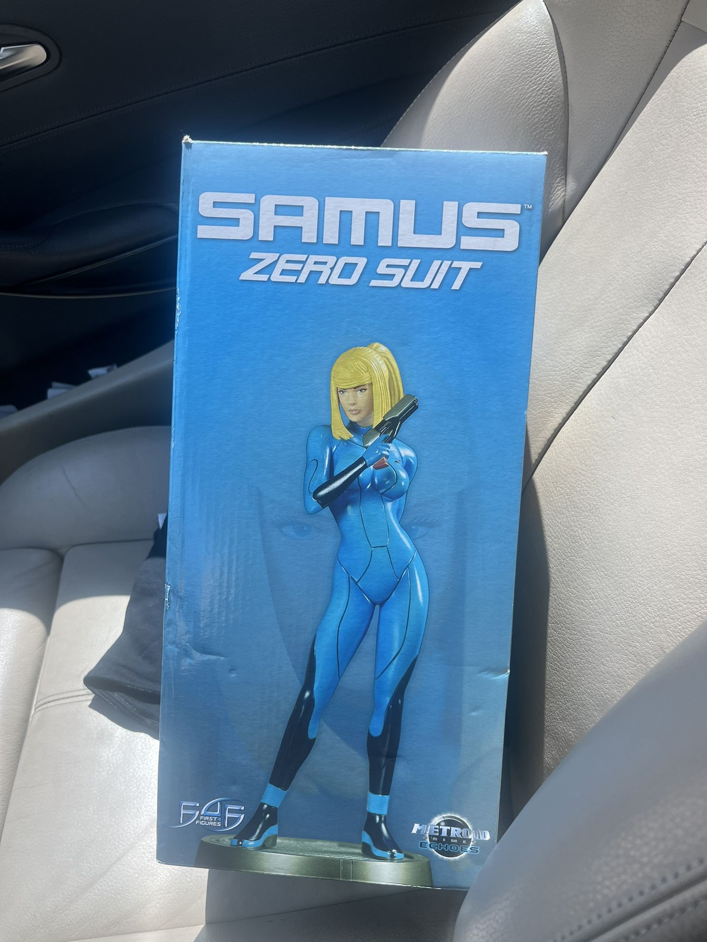 Samus Aran Zero Suit Statue