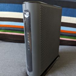 Motorola MG7700 (Modem + WiFi Router)