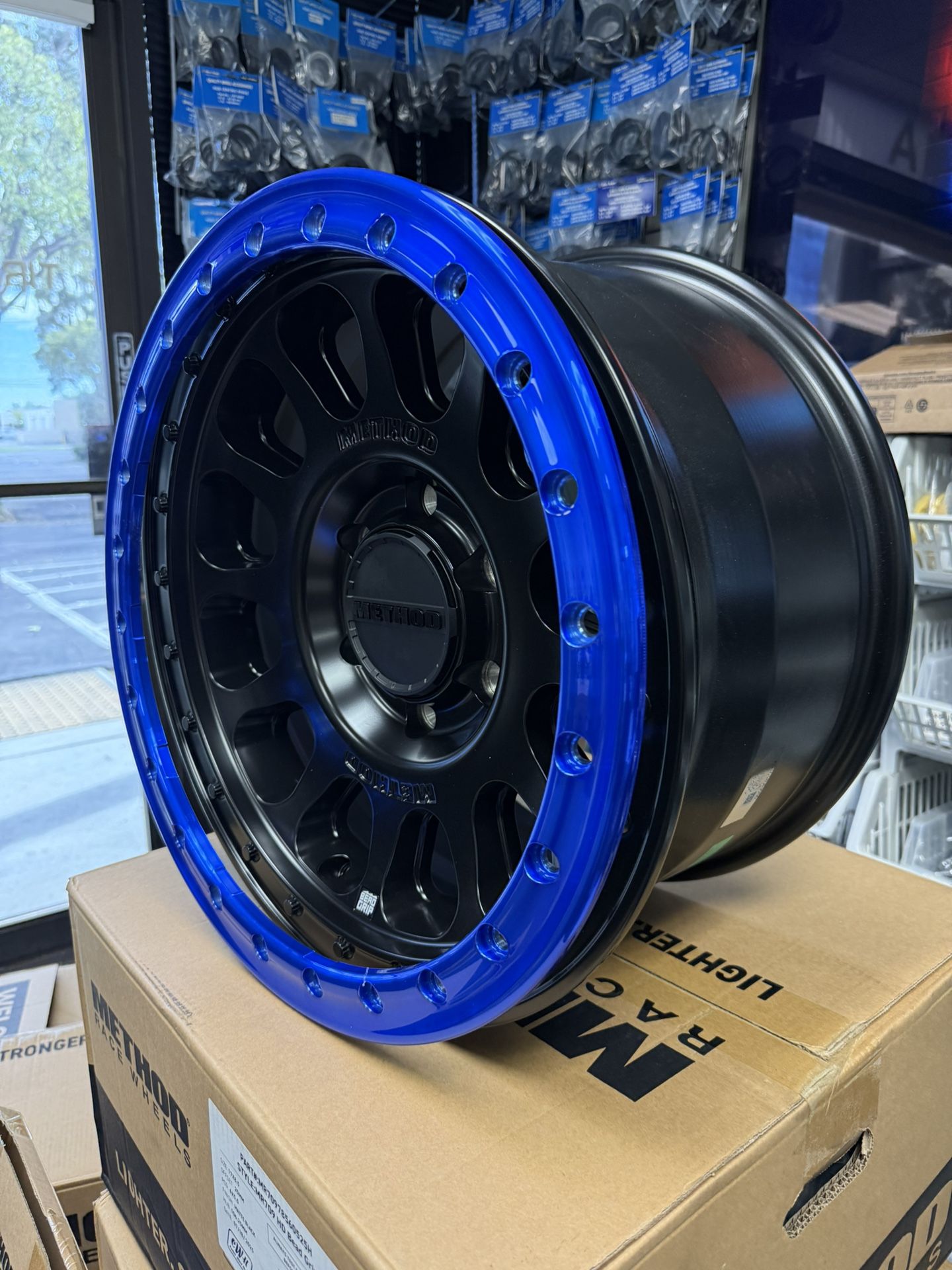 Method Wheels MR709 17x8.5 +25 6x139.7 Black W/ Blue (Set of 4) MR70978560525H