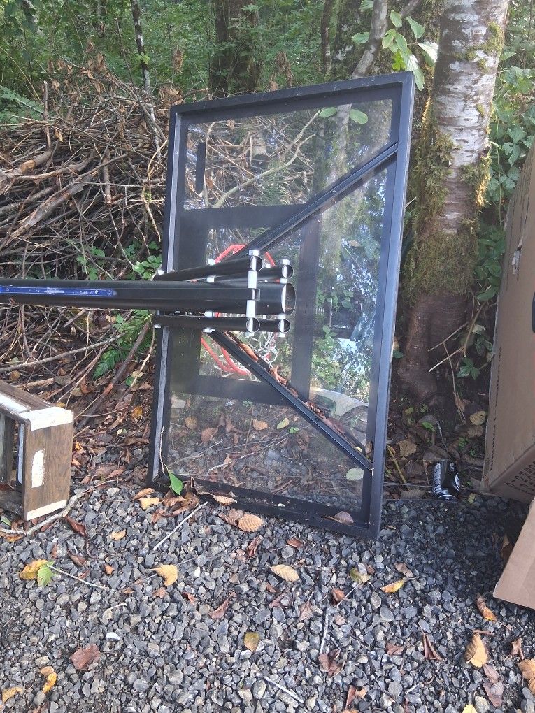 Adjustable basketball hoop