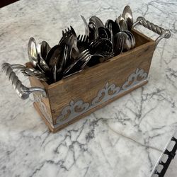 GG Collection Wooden Utensils Holder