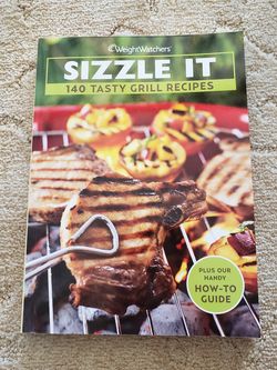 Weight Watchers Sizzle it 140 Tasty Grill Recipes Paperback