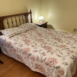 Vintage Oak Wood Queen Size Bed With Mattress In Excellent Condition