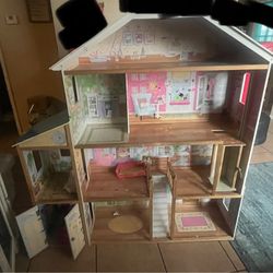 Large Doll House 