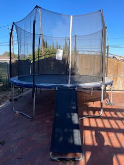 Trampoline with net