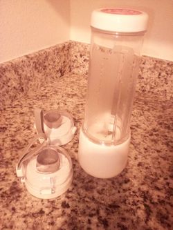 blender for work out shakes with cup an lids