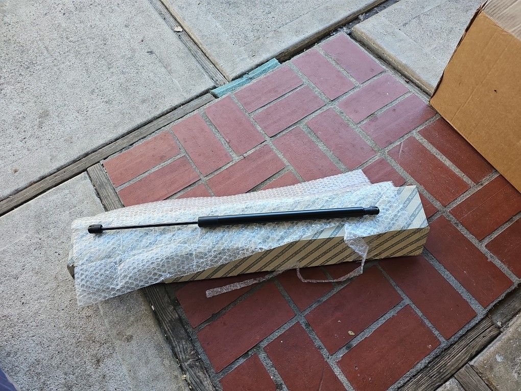 Liftgate Support Prop