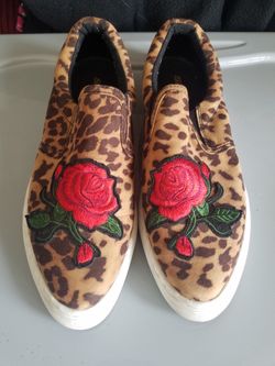 Soda Brand Size 7 1/2 Ladies Shoes