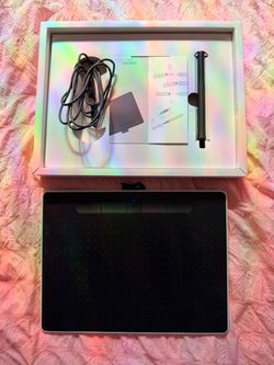 Wacom Intuos Bluetooth Tablet