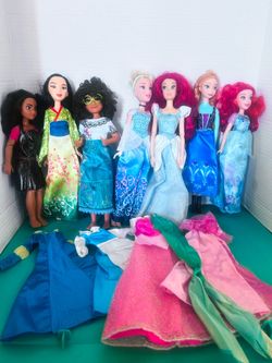 Disney Princess doll group and extra outfits all included