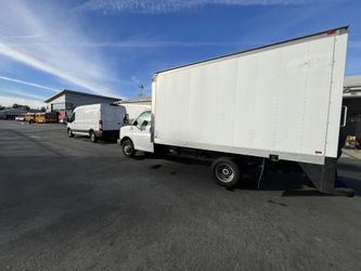 2007 GMC Savanna 3500 Truck