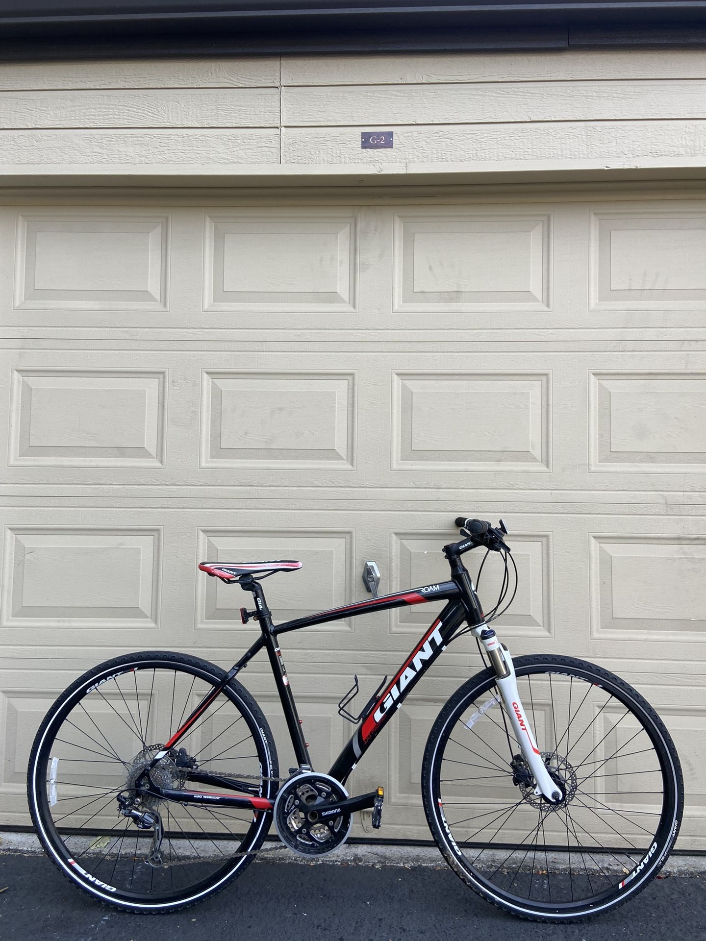 Giant Roam XR2 – Hybrid Bike – Large Frame – 700c Wheels – Shimano Deore – Bicycle