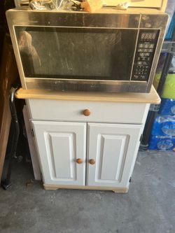 Microwave rolling cabinet