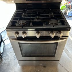 Stove And Dishwasher 