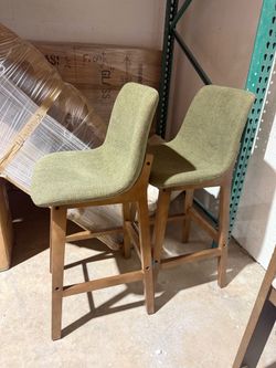 2 Modern Bar Stools – Set of 2 – Excellent Condition