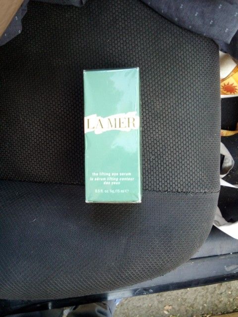 LA MER Lifting Eye Serum