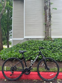 Trek Dual Sport 2 Hybrid Bike – Medium Frame - Lightweight Bicycle