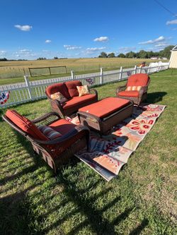 4 pc Wicker lawn furniture set w/ottoman and rug