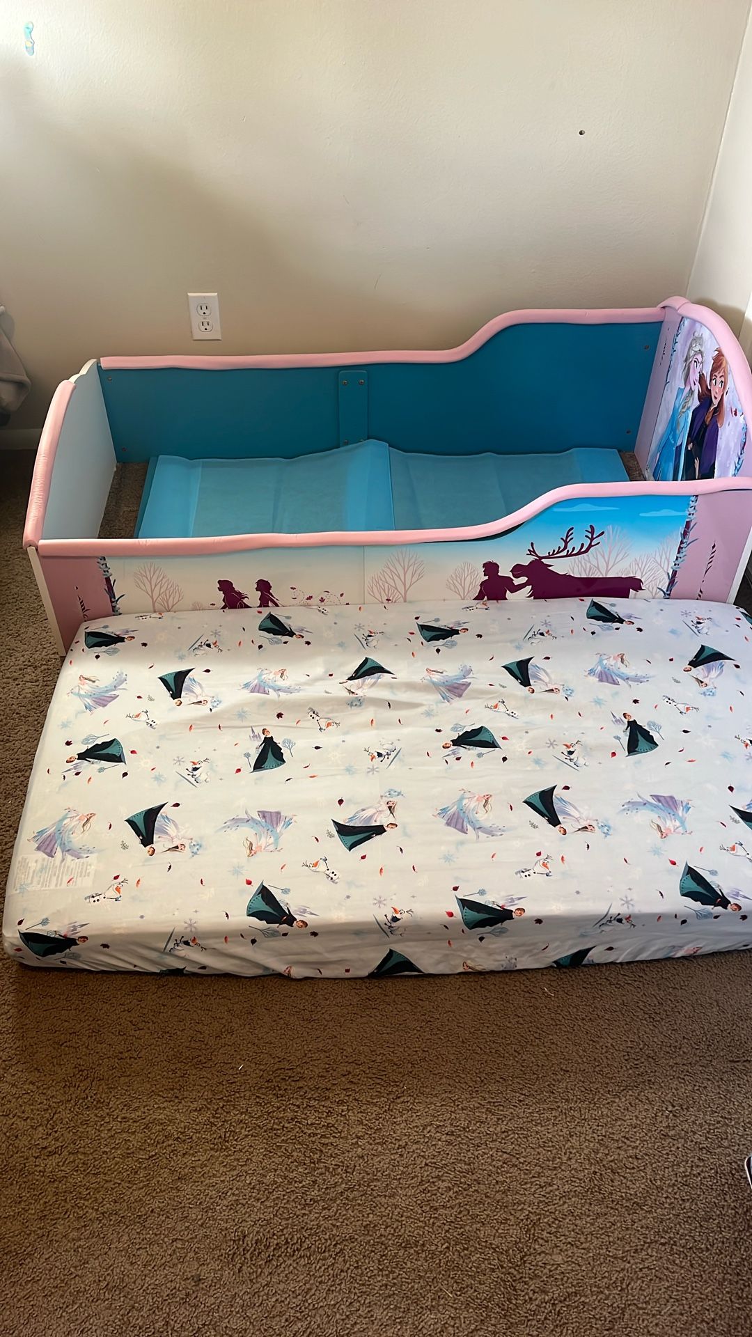 Elsa and Ana's bed for little girls