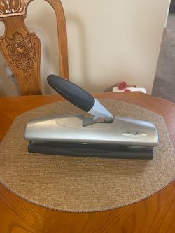 3 hole paper puncher