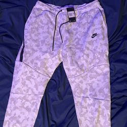 2x Nike Tech Fleece Pants