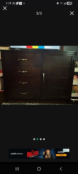 4 Drawer Dresser. Like New $130 Or Best Offer