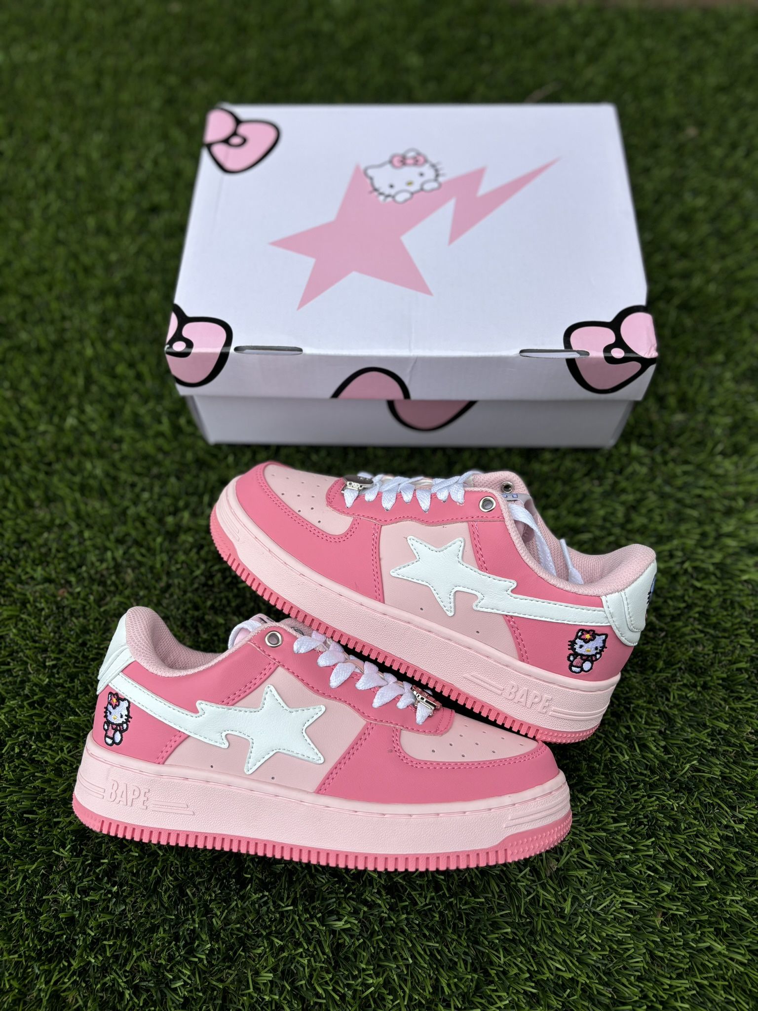 Bapesta X Hello Kitty - Sizes 5.5w - 8.5w