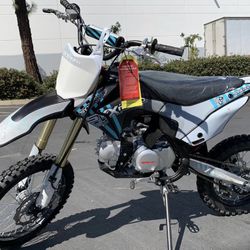 **Brand New Dirt Bike 125cc** - Adult size. - Kick Start. - Manual with Clutch. - 4 gears. - Mph 55-60 - Support up 450 lbs. - Alloy rims and suspensi