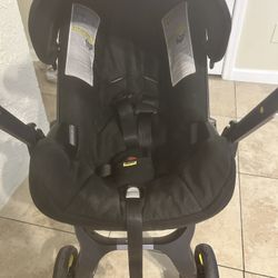 Doona Car Seat/ Stroller And Base 