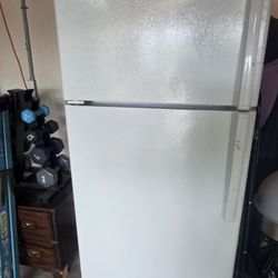 GE Refrigerator 