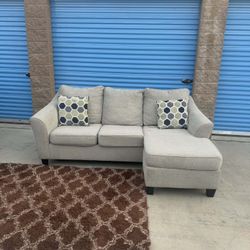 Ligth Gray Sectional Couch w Reversible Chaise 